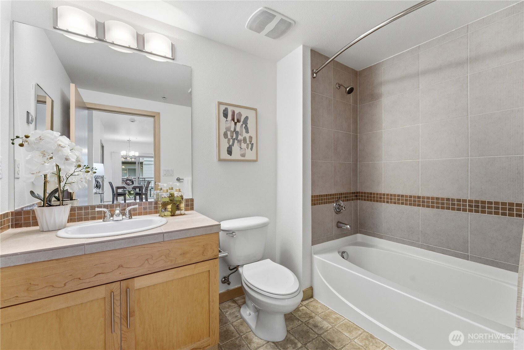 3333 Wallingford Avenue N #203, Seattle, WA 98103-9001