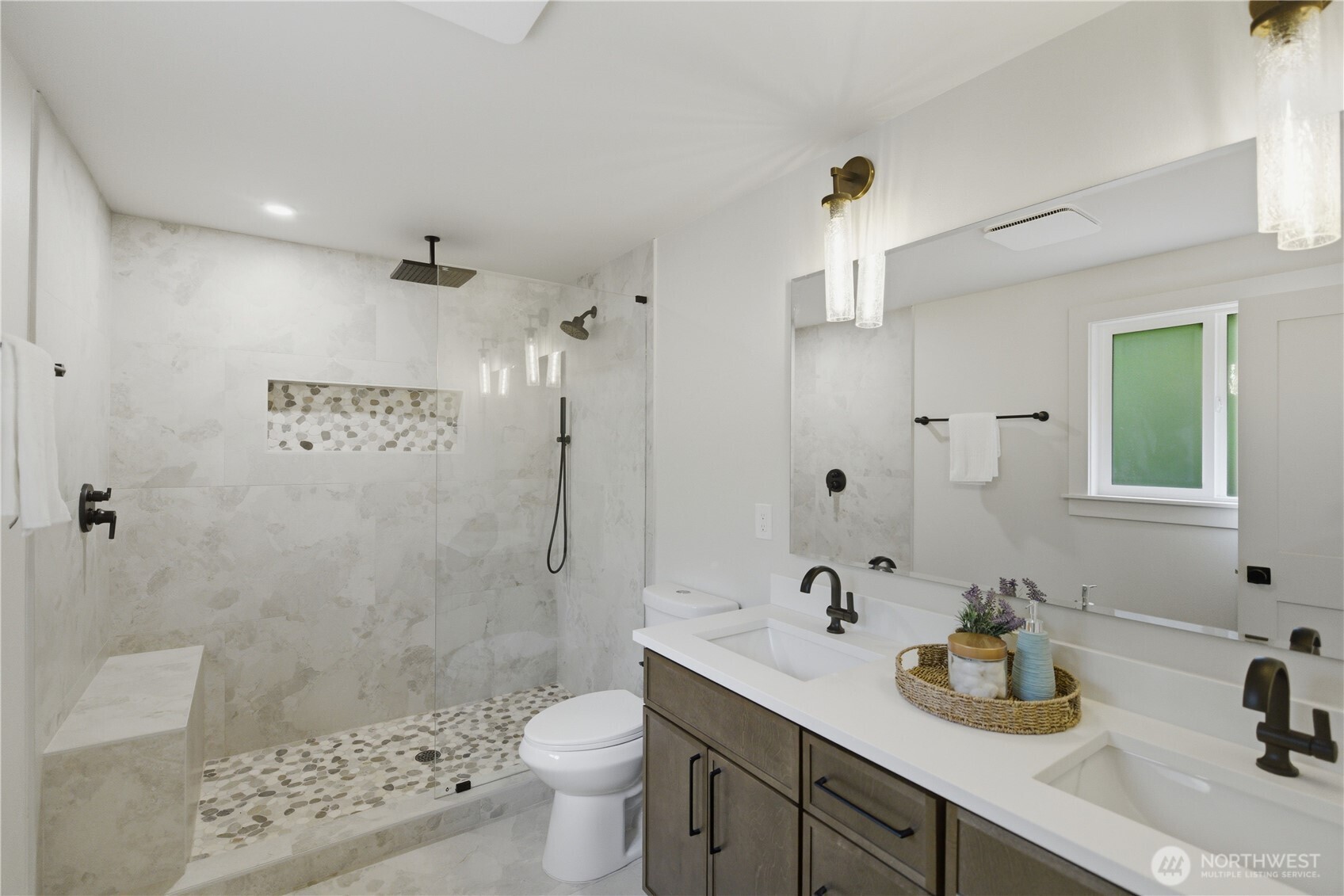 4008 NE 197th Street , Lake Forest Park, WA 98155