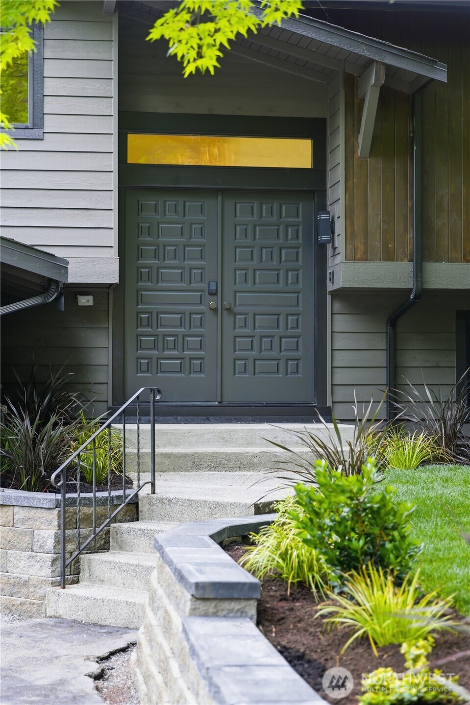 4008 NE 197th Street , Lake Forest Park, WA 98155