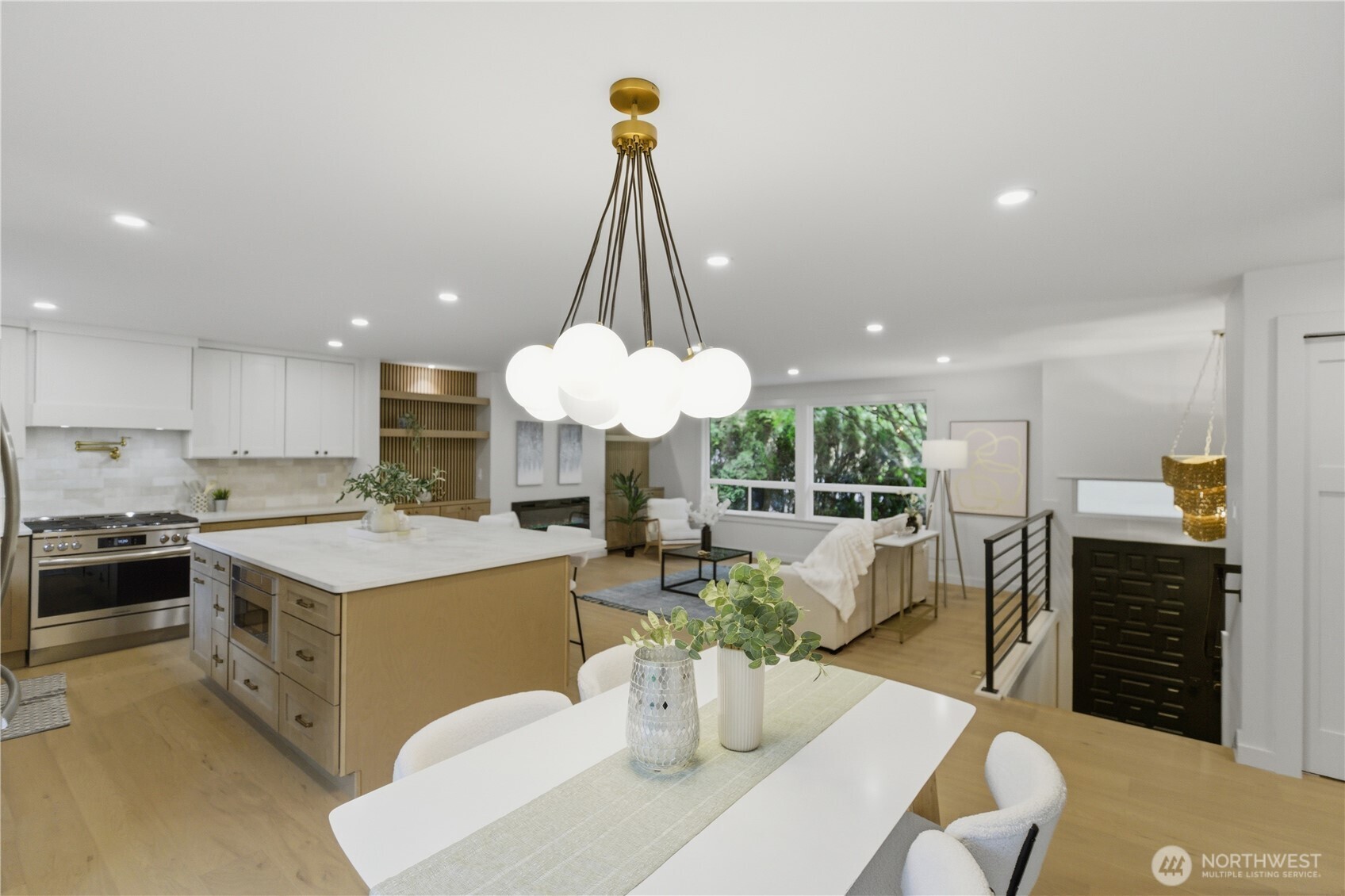 4008 NE 197th Street , Lake Forest Park, WA 98155