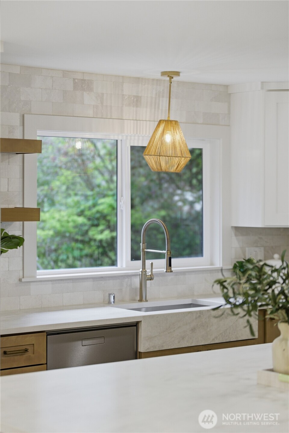4008 NE 197th Street , Lake Forest Park, WA 98155