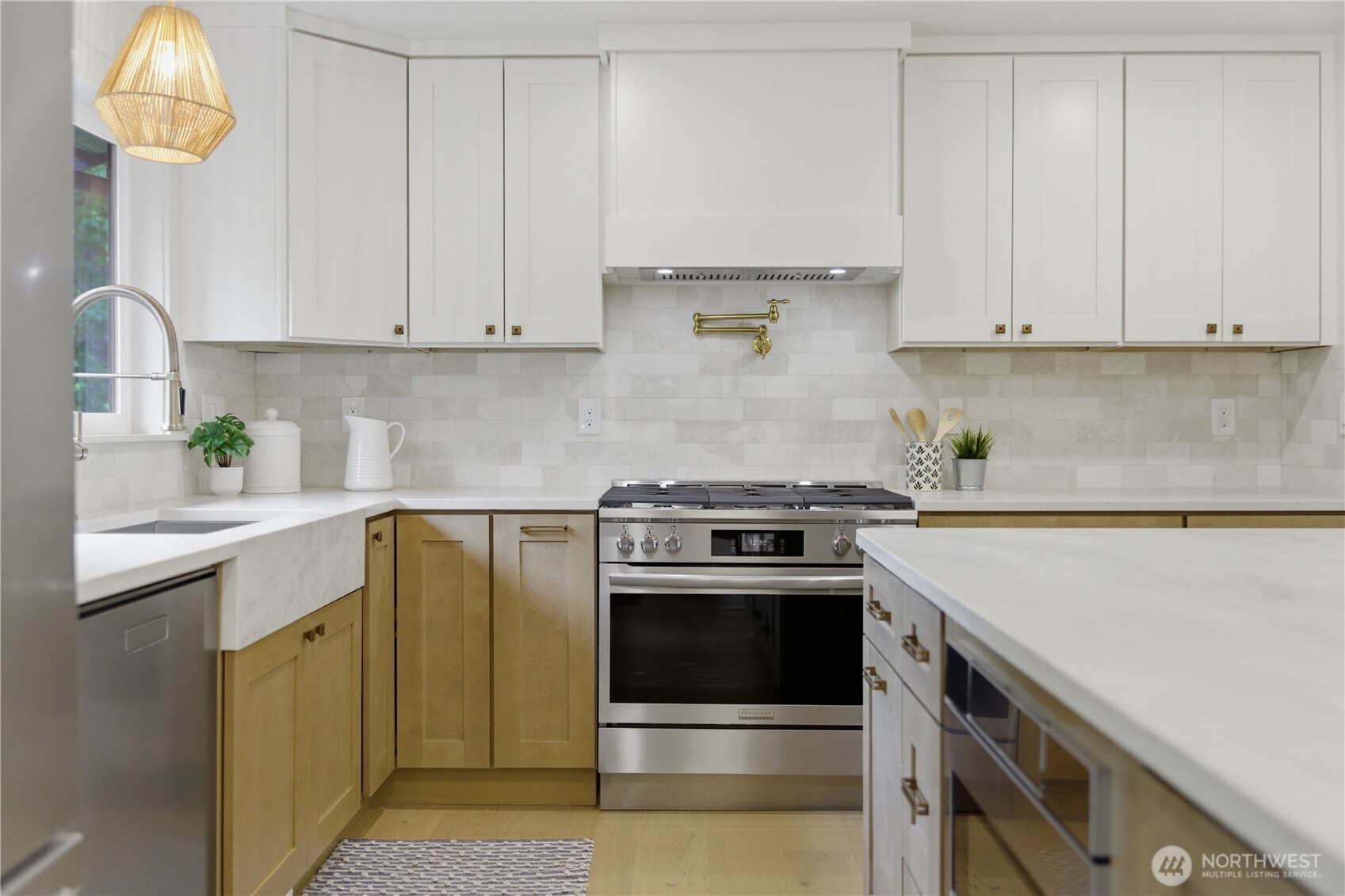 4008 NE 197th Street , Lake Forest Park, WA 98155