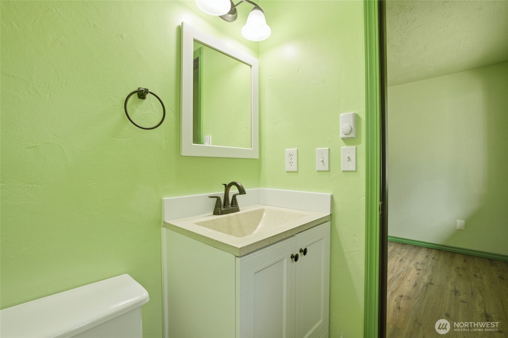 122 Raintree Loop SE, Rainier, WA 98576