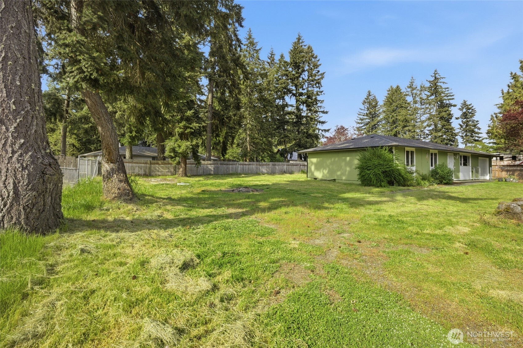 122 Raintree Loop SE, Rainier, WA 98576