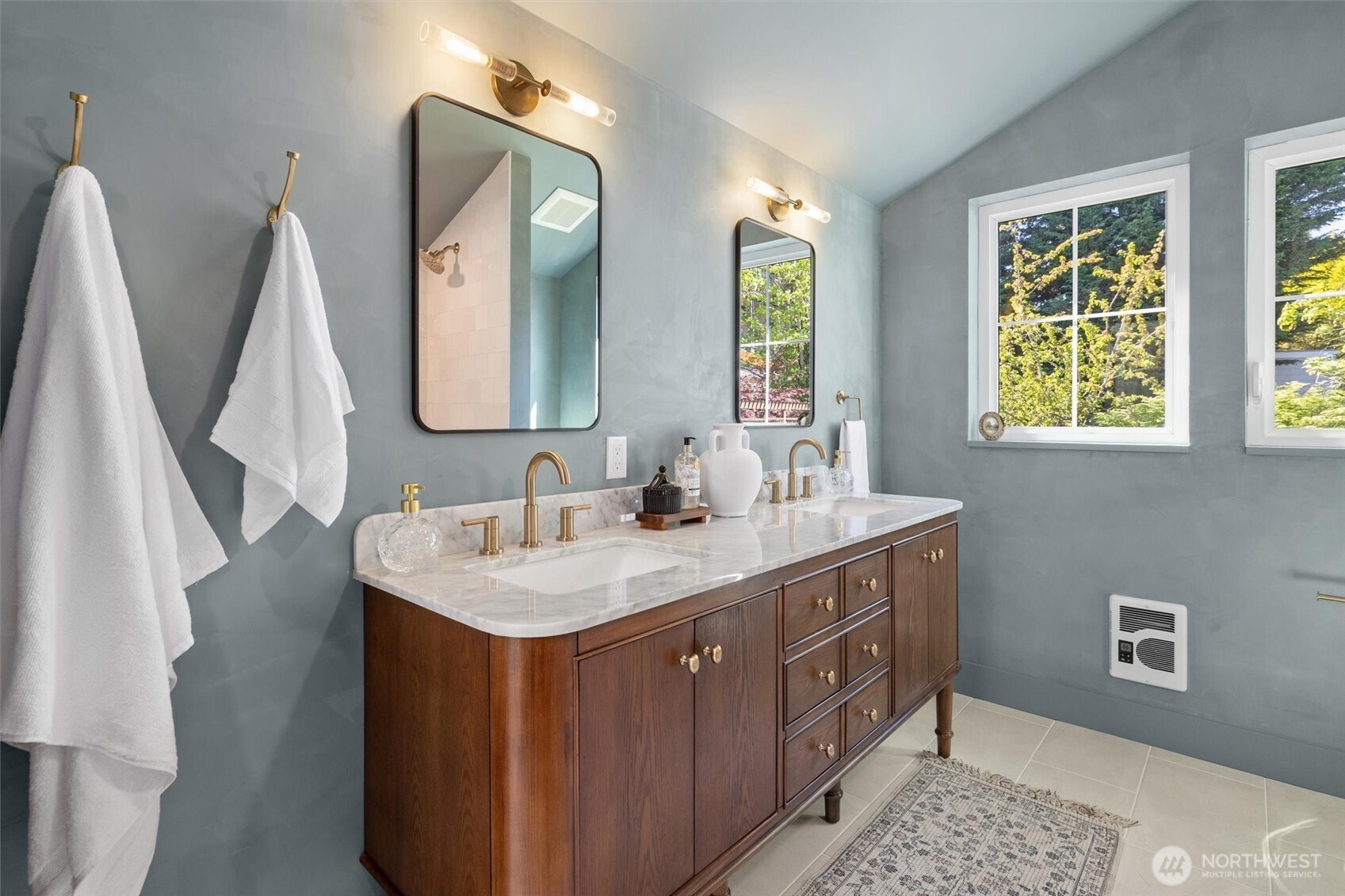 909 32nd Avenue S #C, Seattle, WA 98144