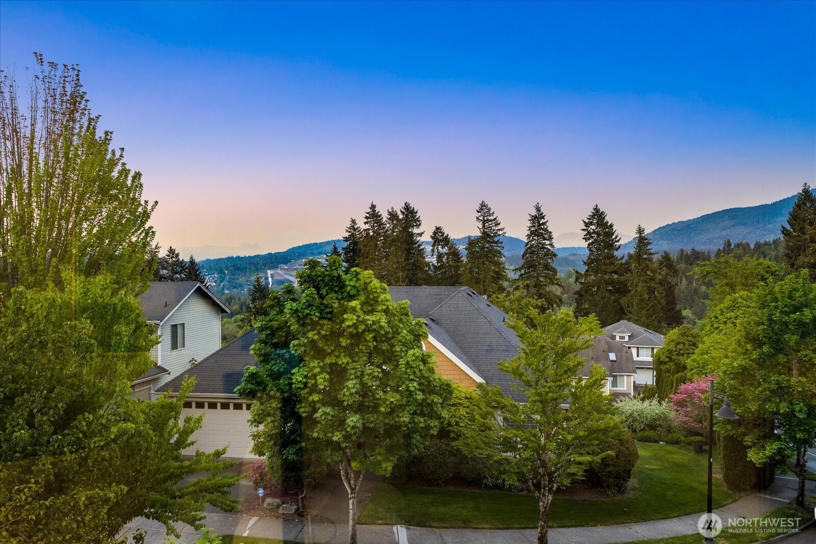 423 Sky Country Way NW, Issaquah, WA 98027