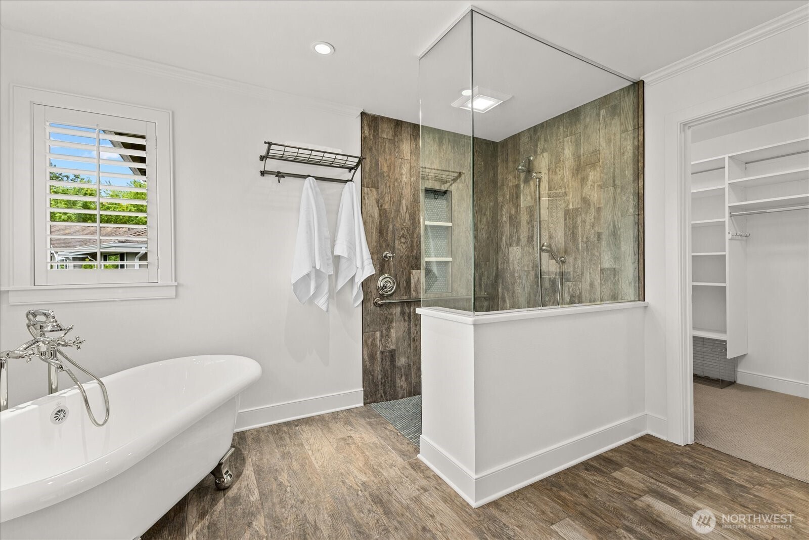 423 Sky Country Way NW, Issaquah, WA 98027