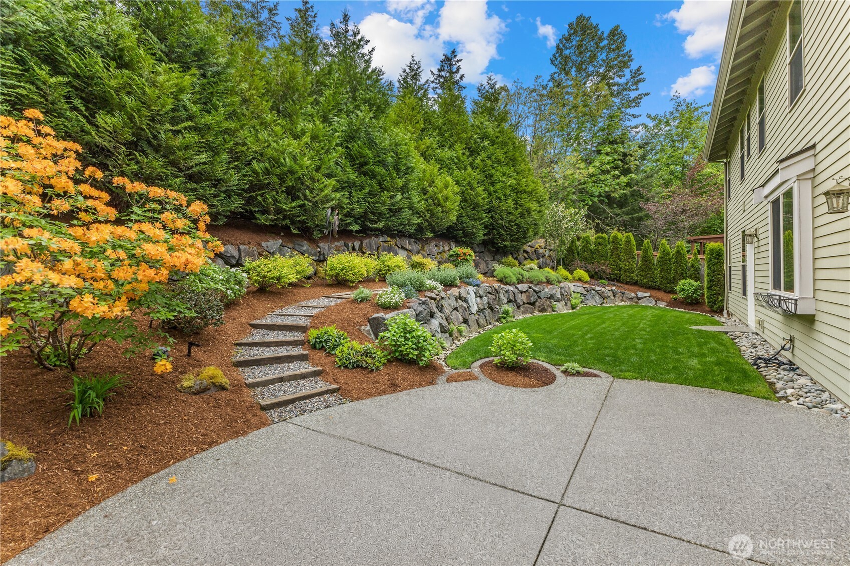 423 Sky Country Way NW, Issaquah, WA 98027