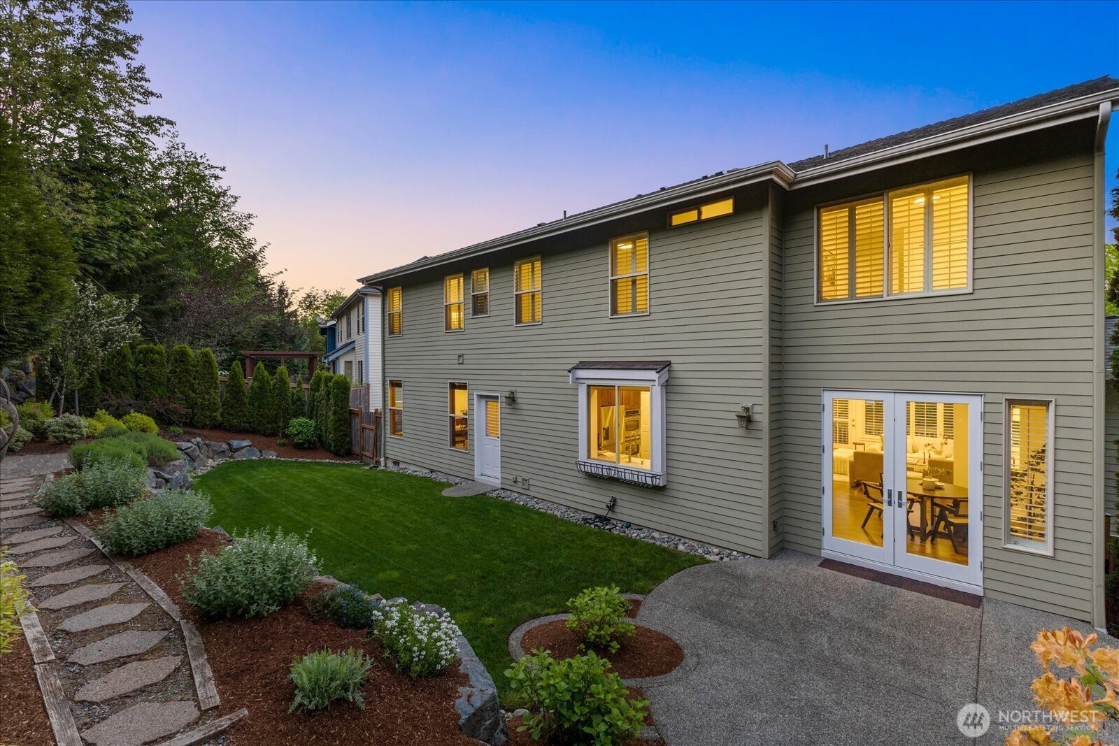 423 Sky Country Way NW, Issaquah, WA 98027