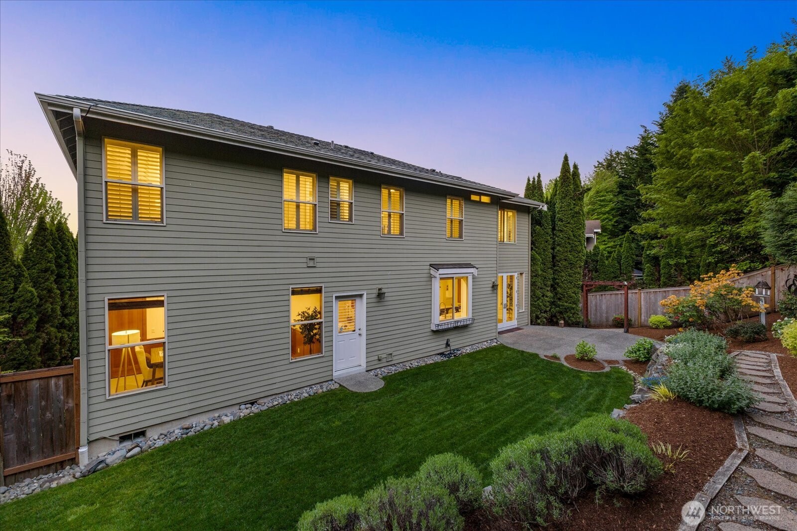423 Sky Country Way NW, Issaquah, WA 98027