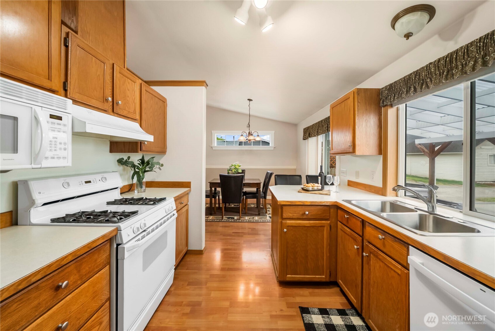 1010 Academy Street , Sumner, WA 98390-1450