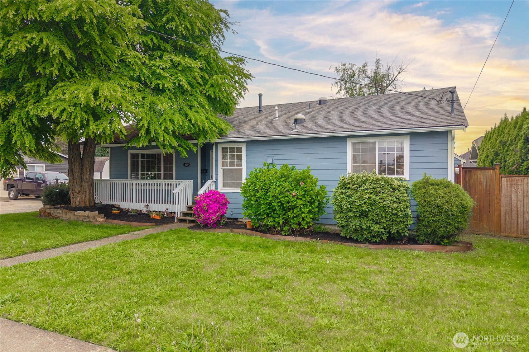 1010 Academy Street , Sumner, WA 98390-1450