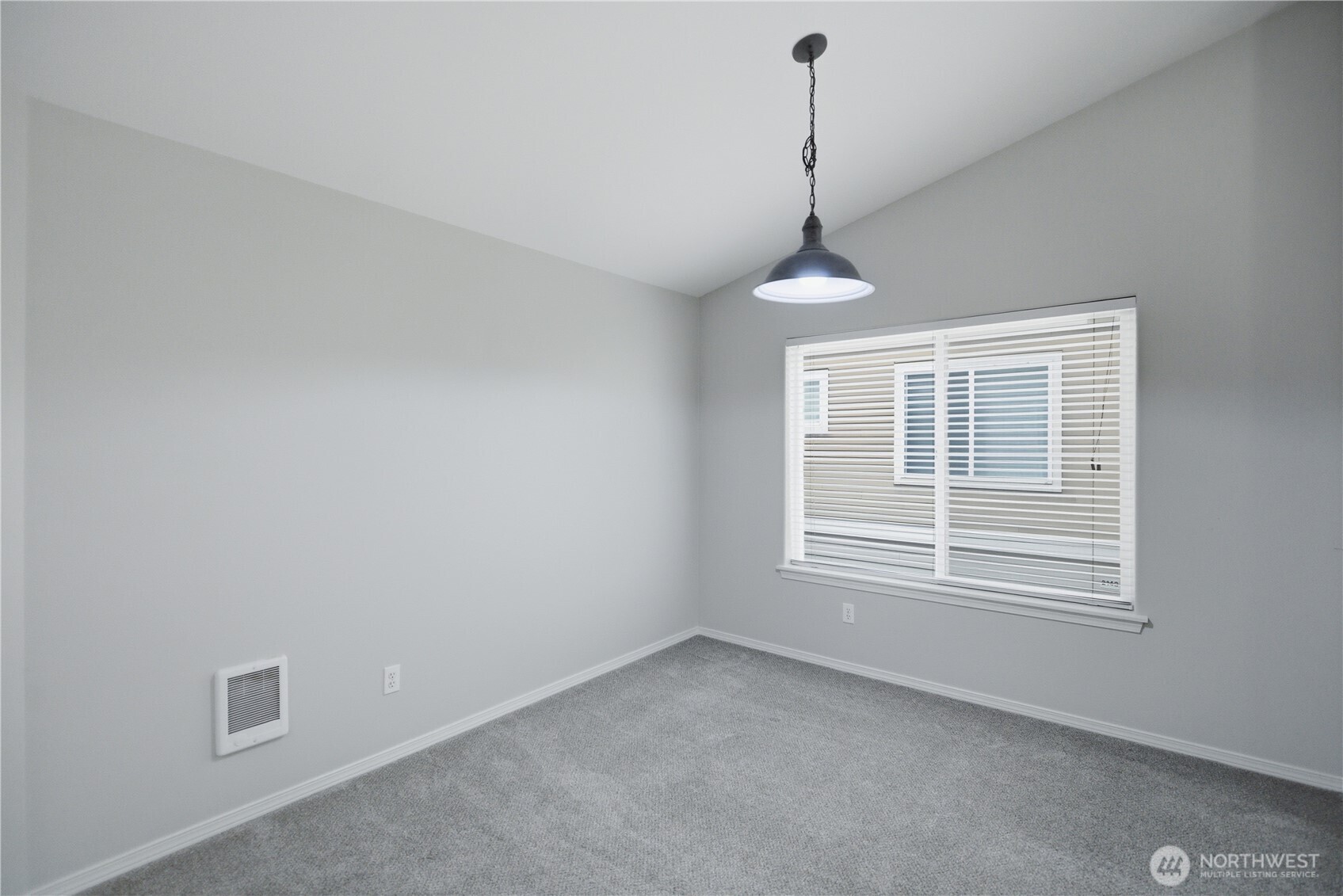 2131 Hammond Ave #D9, Dupont, WA 98327
