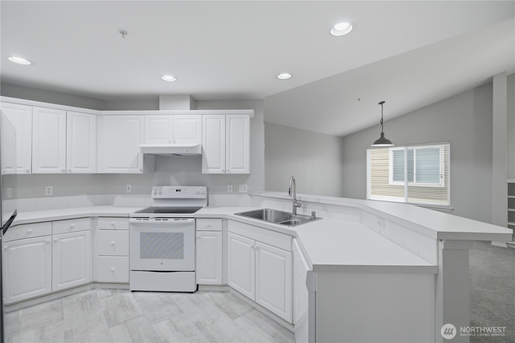 2131 Hammond Ave #D9, Dupont, WA 98327