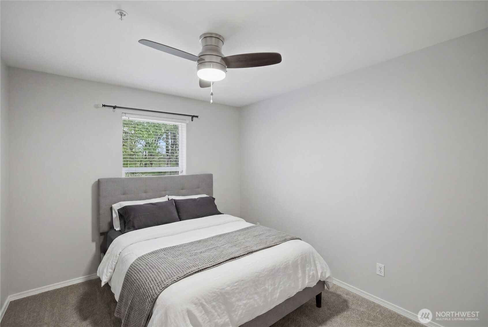 2131 Hammond Ave #D9, Dupont, WA 98327