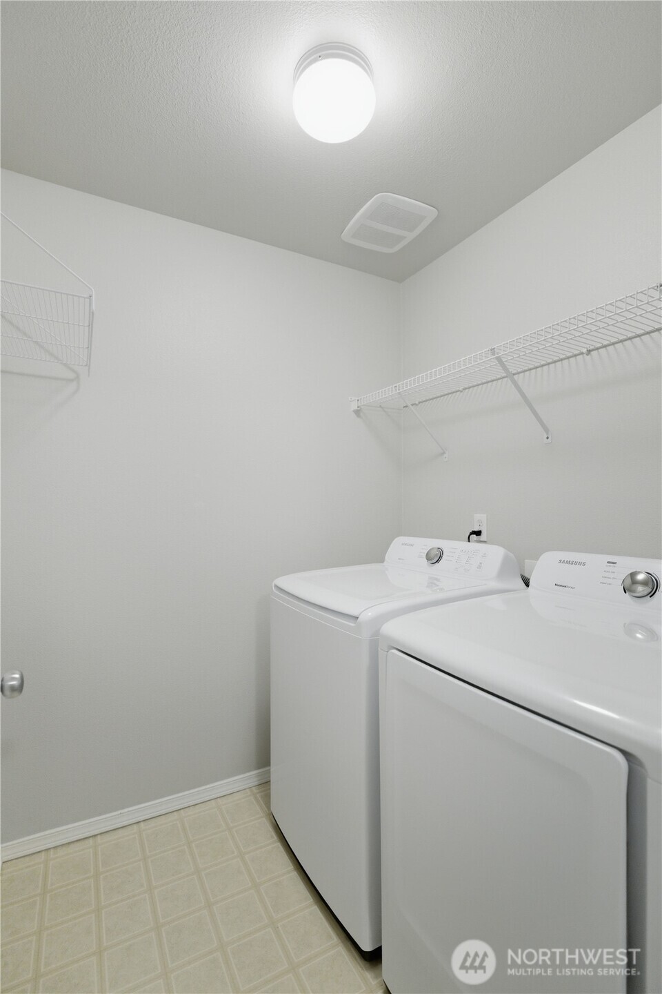 2131 Hammond Ave #D9, Dupont, WA 98327
