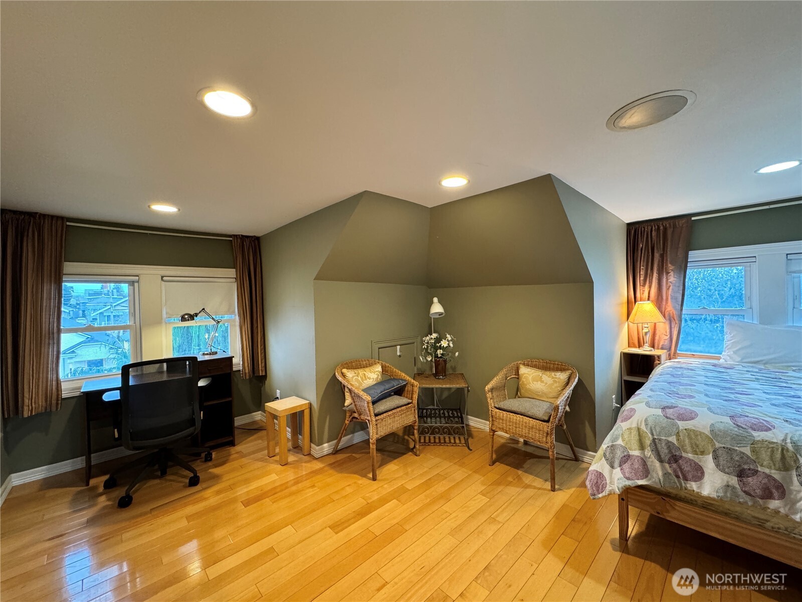 1215 Burwell Street , Bremerton, WA 98337