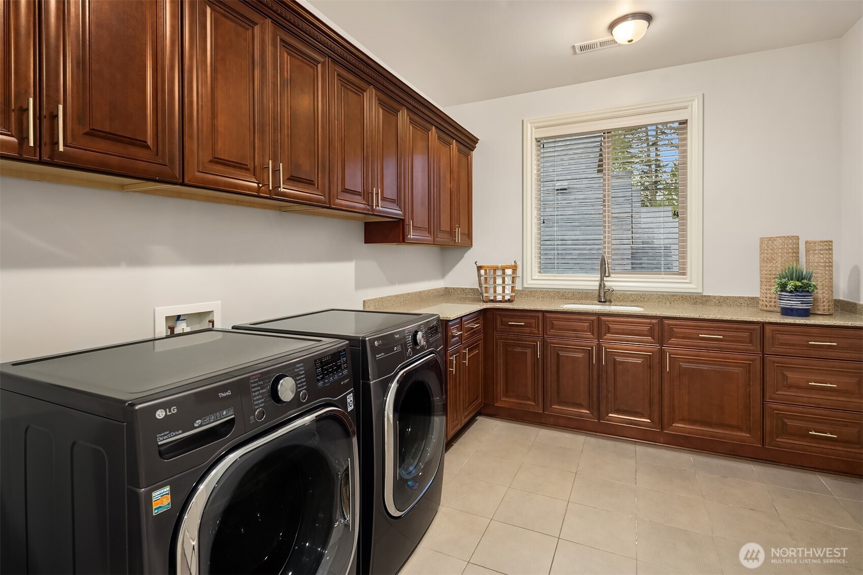 23420 SE 21st Court , Sammamish, WA 98075