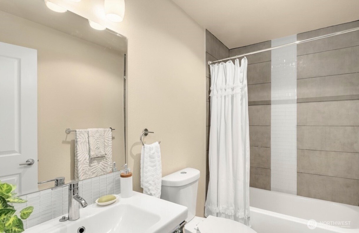 17431 Ambaum Boulevard S #B13, Seattle, WA 98148