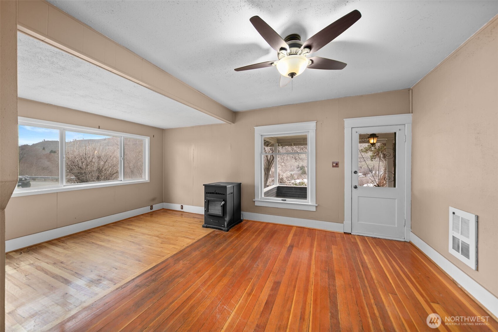4693 Valley Street , Cashmere, WA 98815