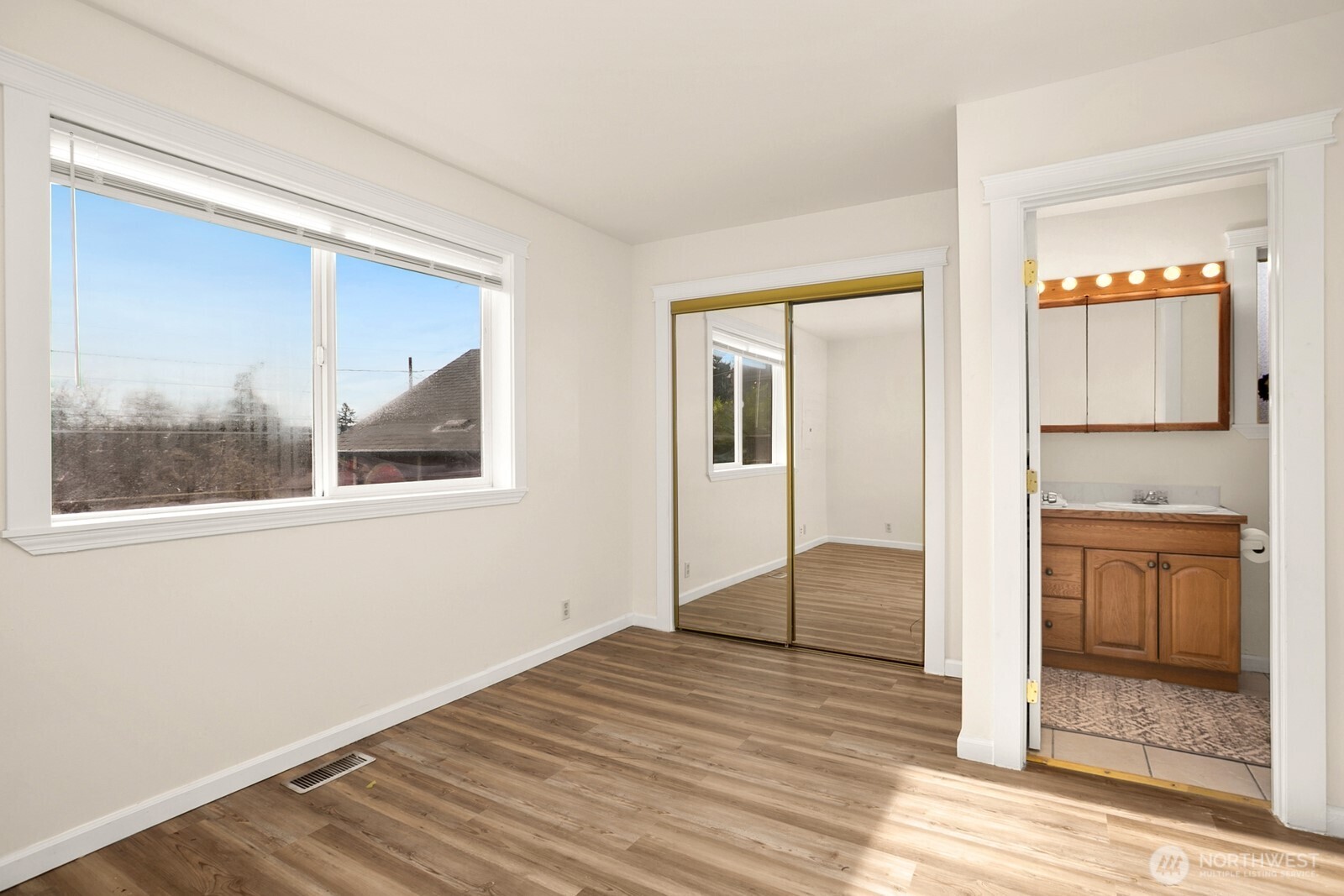 1520 S Bennett Street , Seattle, WA 98108