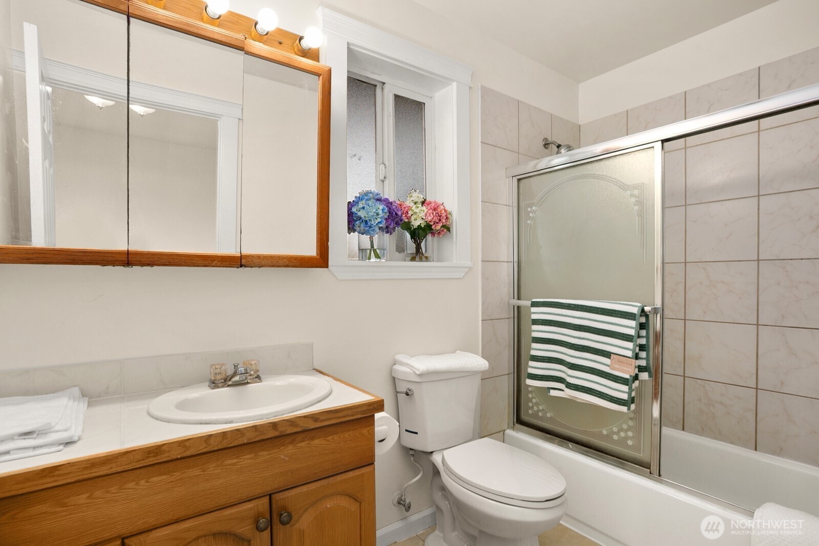 1520 S Bennett Street , Seattle, WA 98108