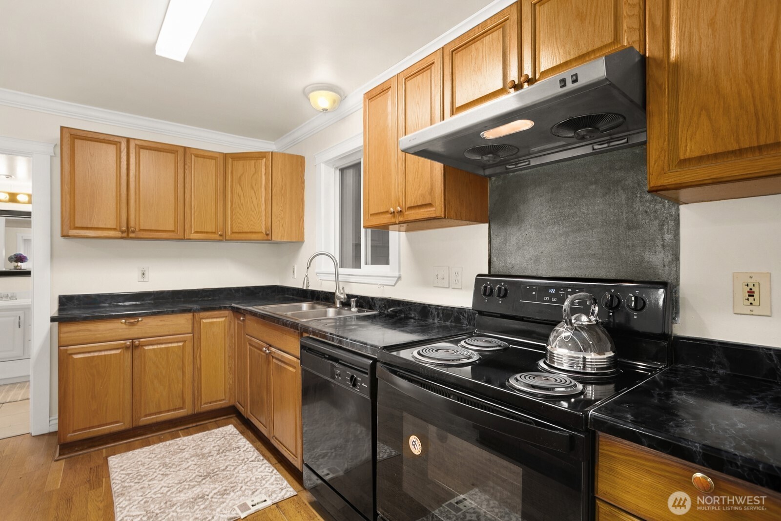 1520 S Bennett Street , Seattle, WA 98108