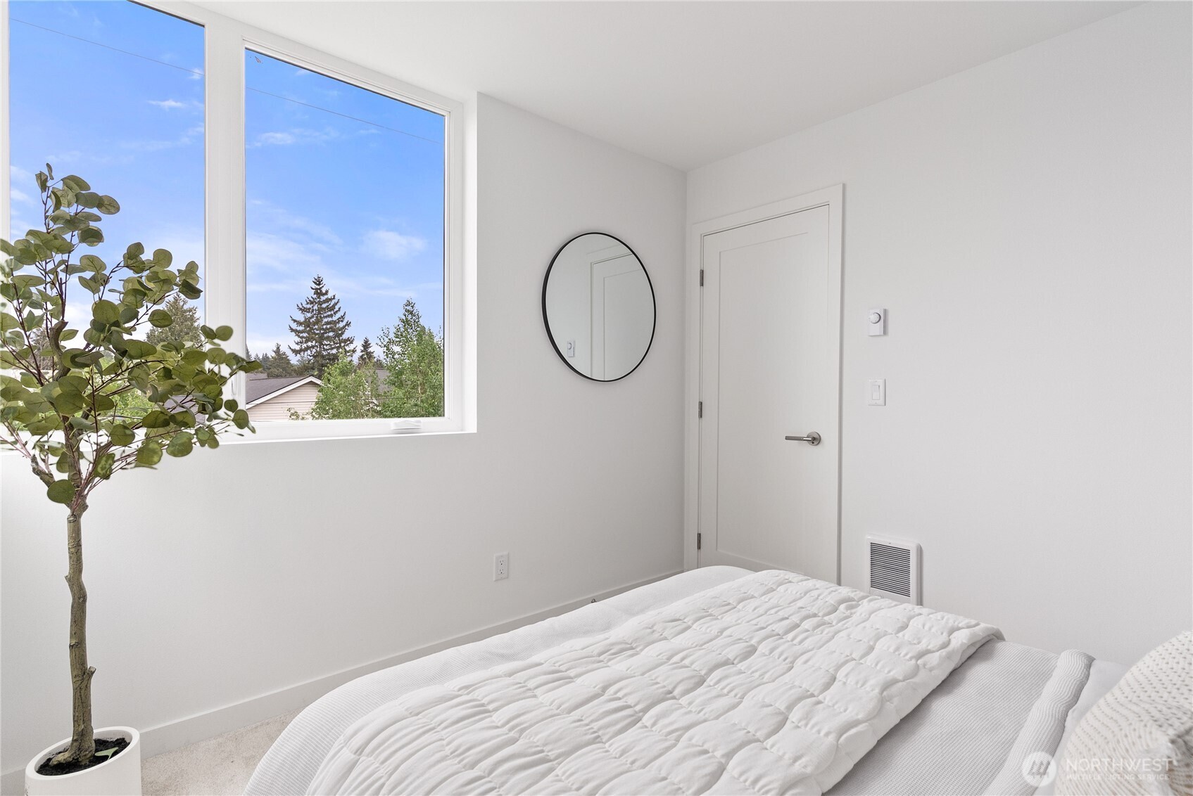 8863 Midvale Avenue N #F, Seattle, WA 98103