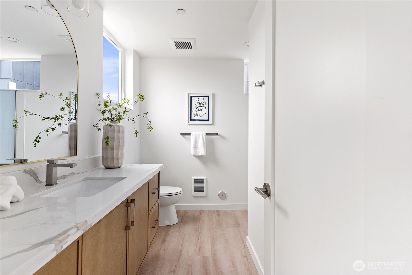 8863 Midvale Avenue N #F, Seattle, WA 98103