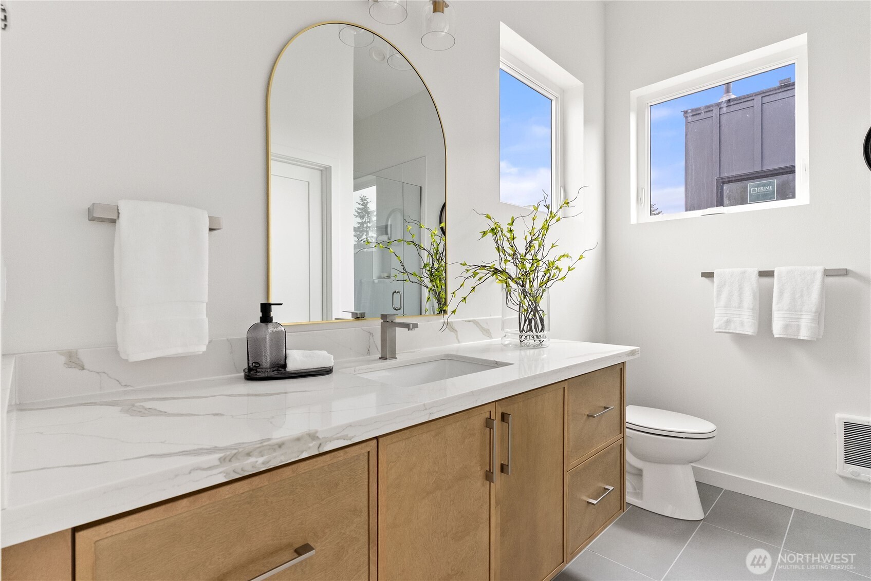 8863 Midvale Avenue N #F, Seattle, WA 98103