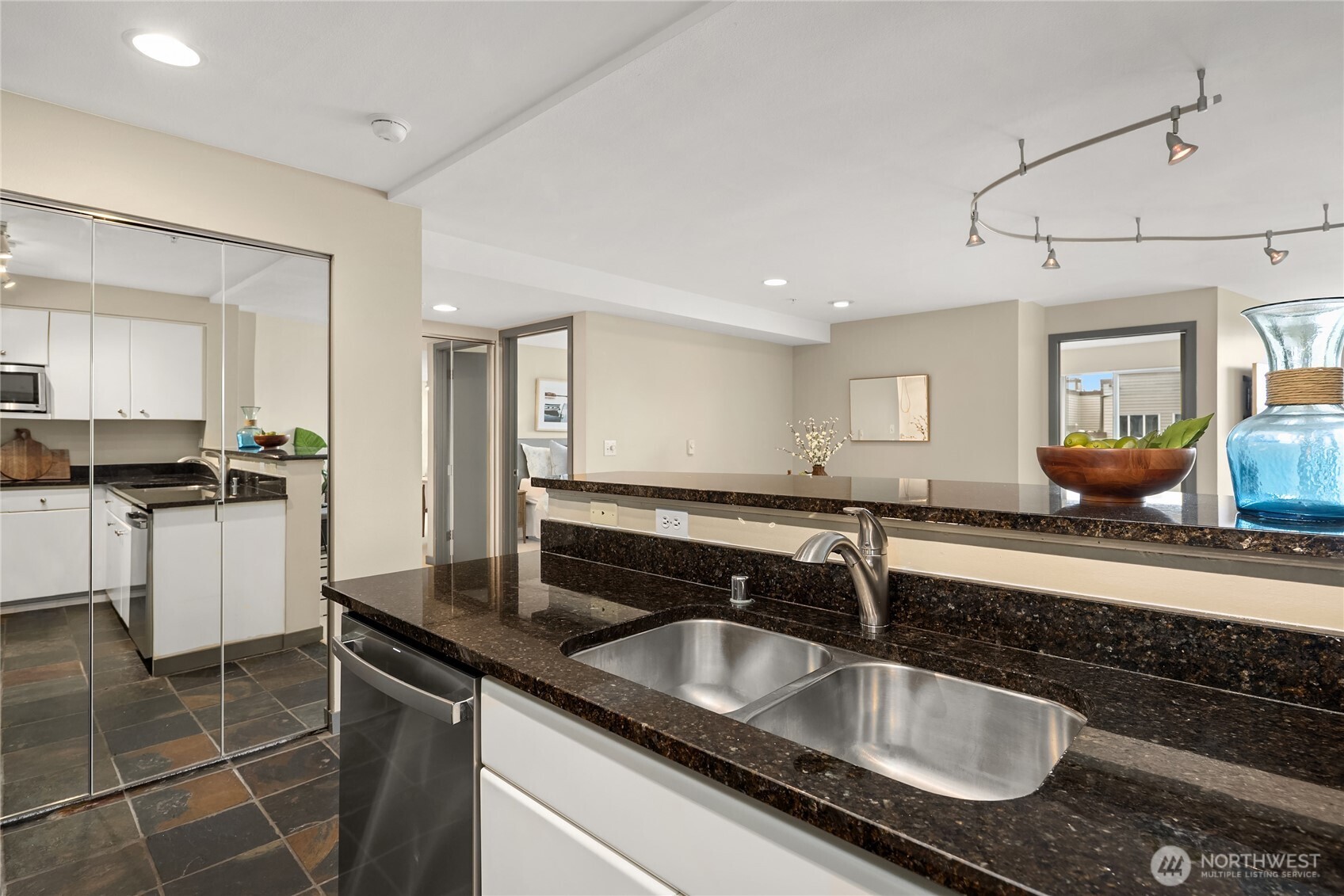 232 Belmont Avenue E #404, Seattle, WA 98102