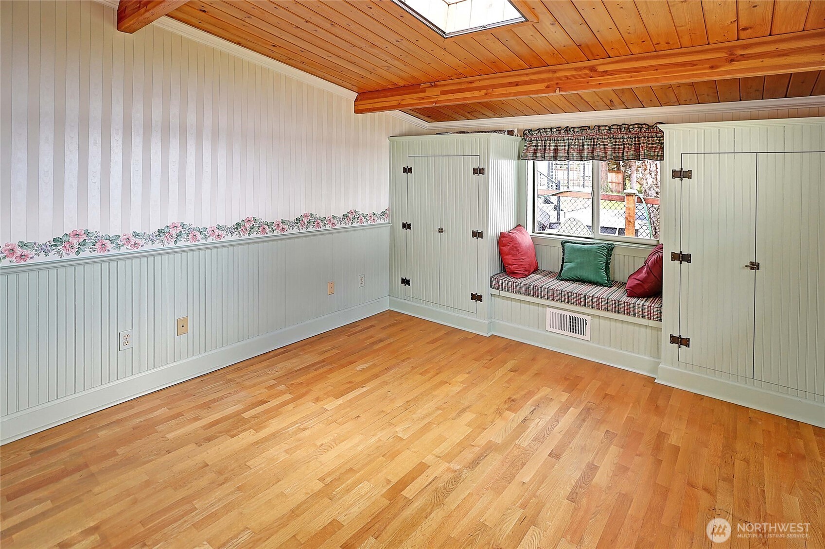1246 SW Camano Drive , Camano Island, WA 98282