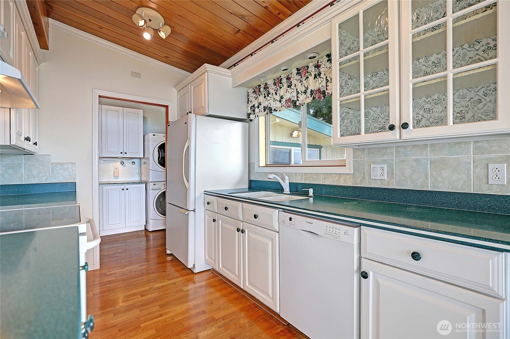 1246 SW Camano Drive , Camano Island, WA 98282