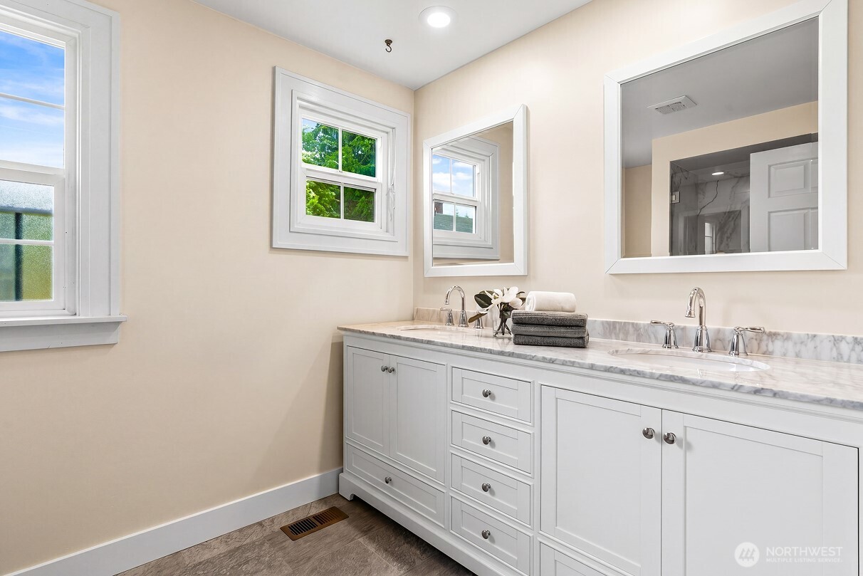 127 NE 58th Street , Seattle, WA 98105