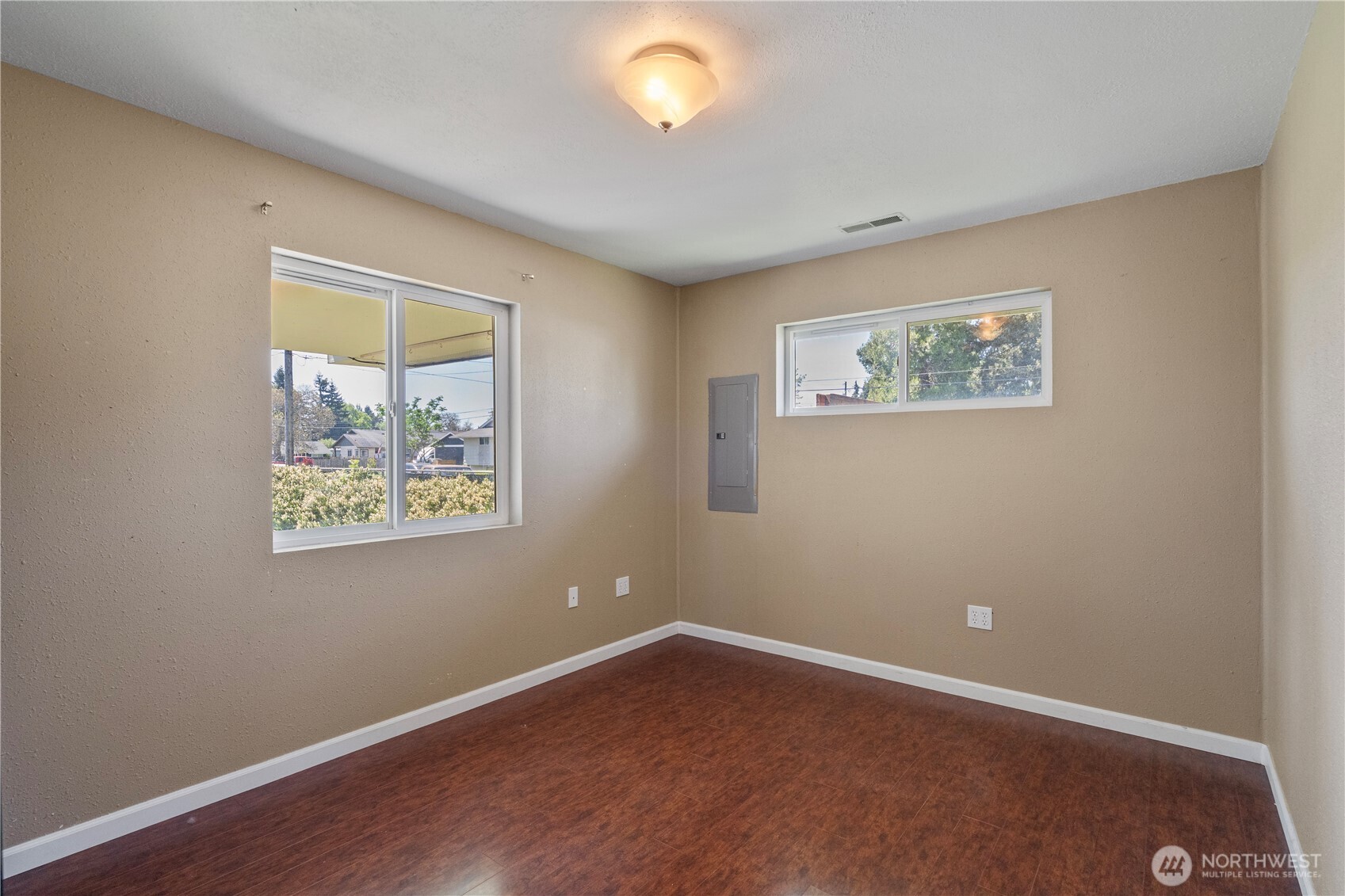 928 W Cherry Street , Centralia, WA 98531