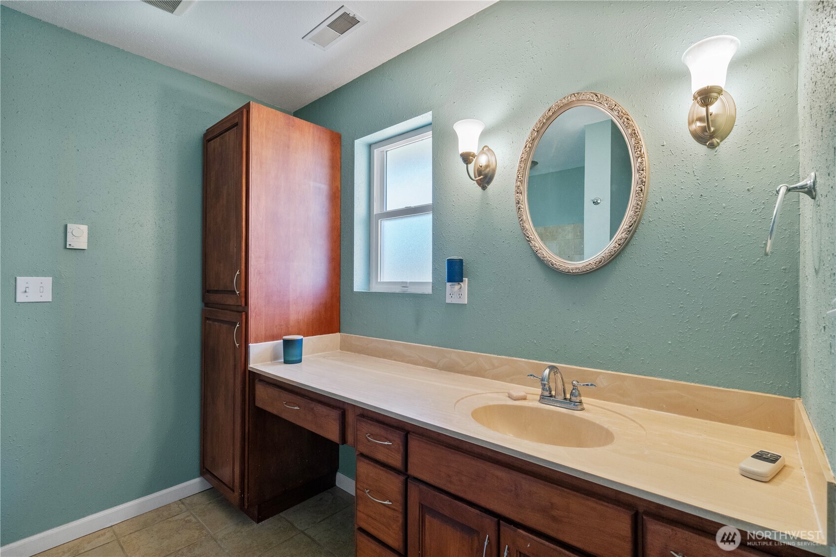 928 W Cherry Street , Centralia, WA 98531