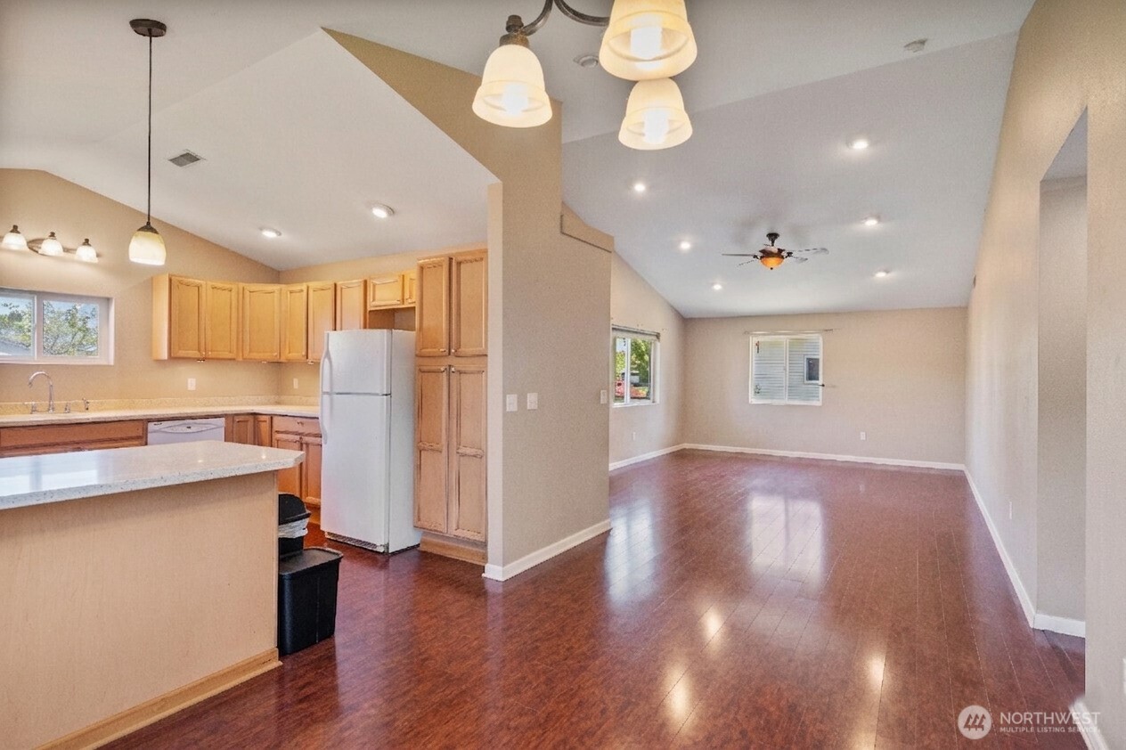 928 W Cherry Street , Centralia, WA 98531