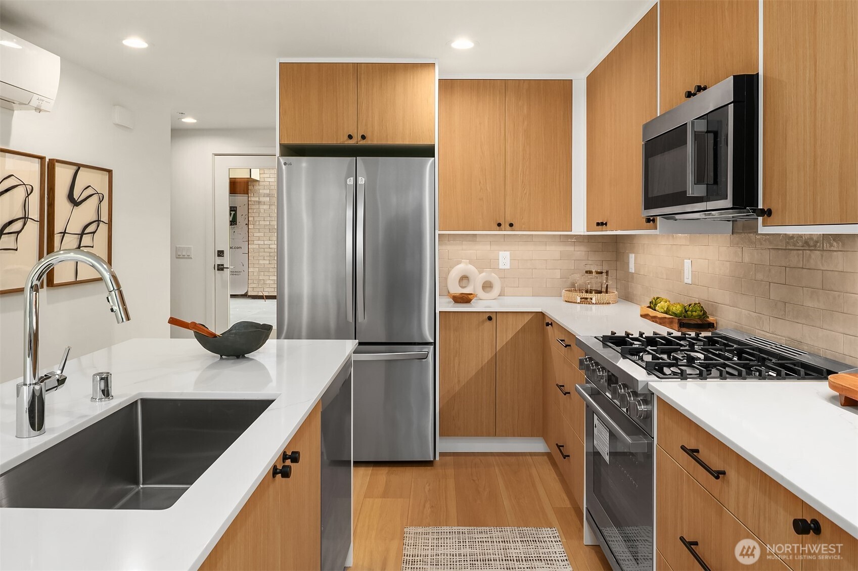 932 NW 54th Street , Seattle, WA 98107