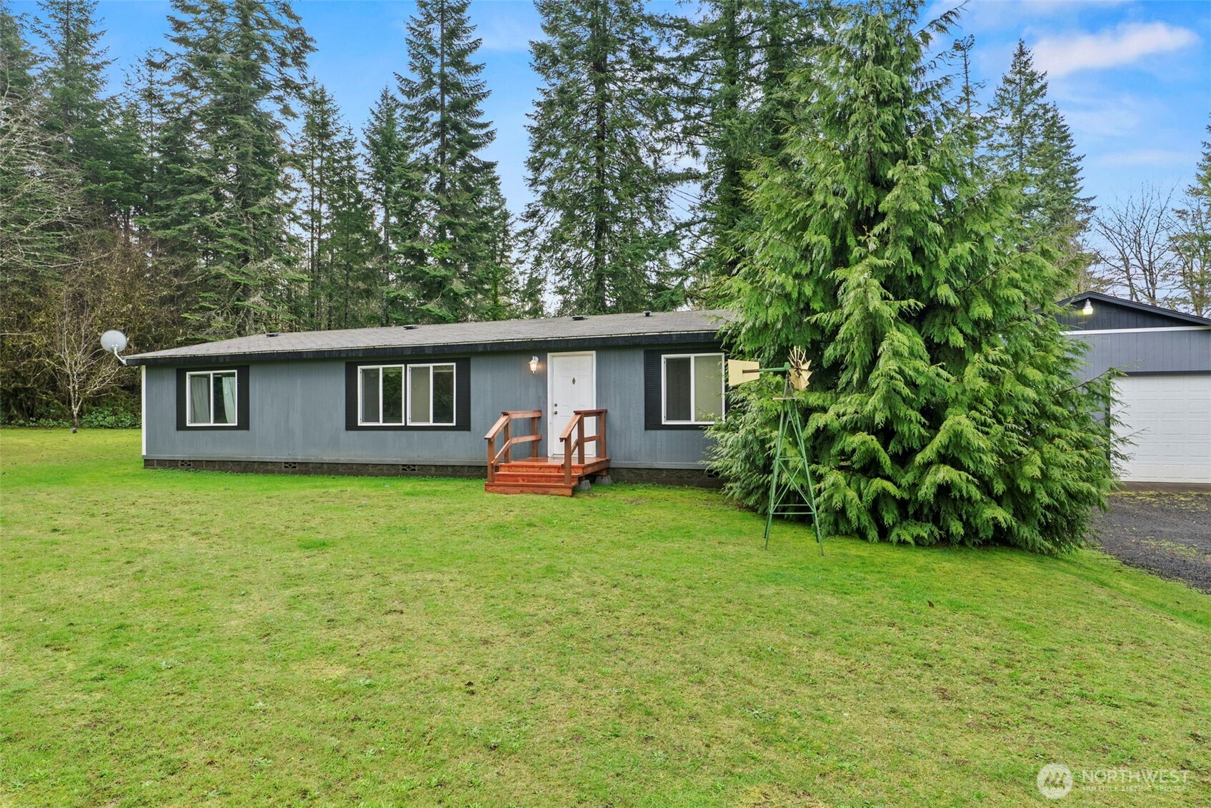 1337 South Silverlake Road , Castle Rock, WA 98611