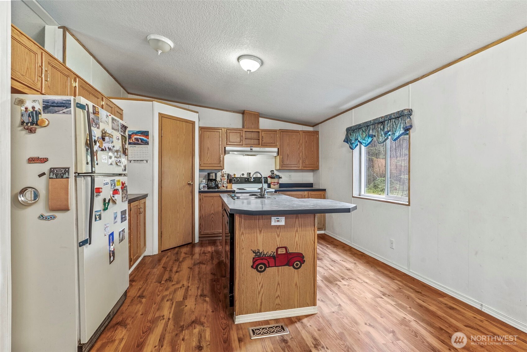 1337 South Silverlake Road , Castle Rock, WA 98611