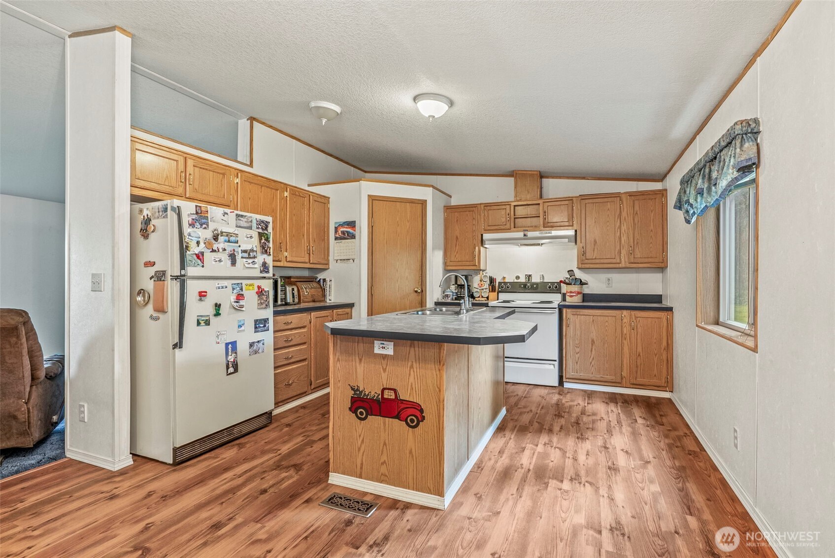 1337 South Silverlake Road , Castle Rock, WA 98611