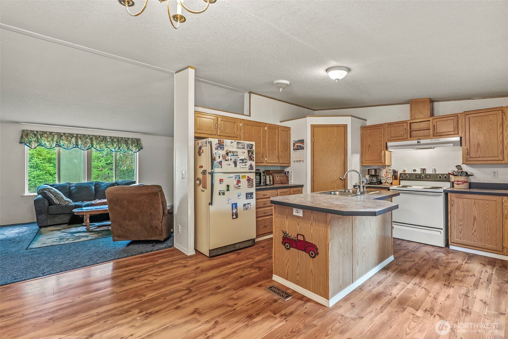 1337 South Silverlake Road , Castle Rock, WA 98611
