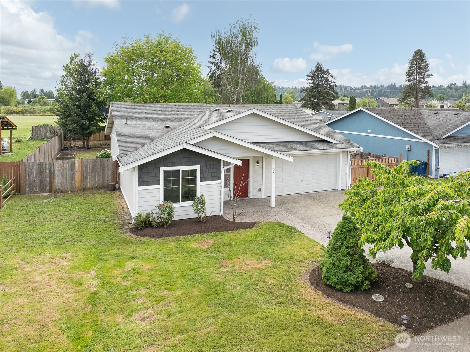 134 5th Avenue SE, Pacific, WA 98047