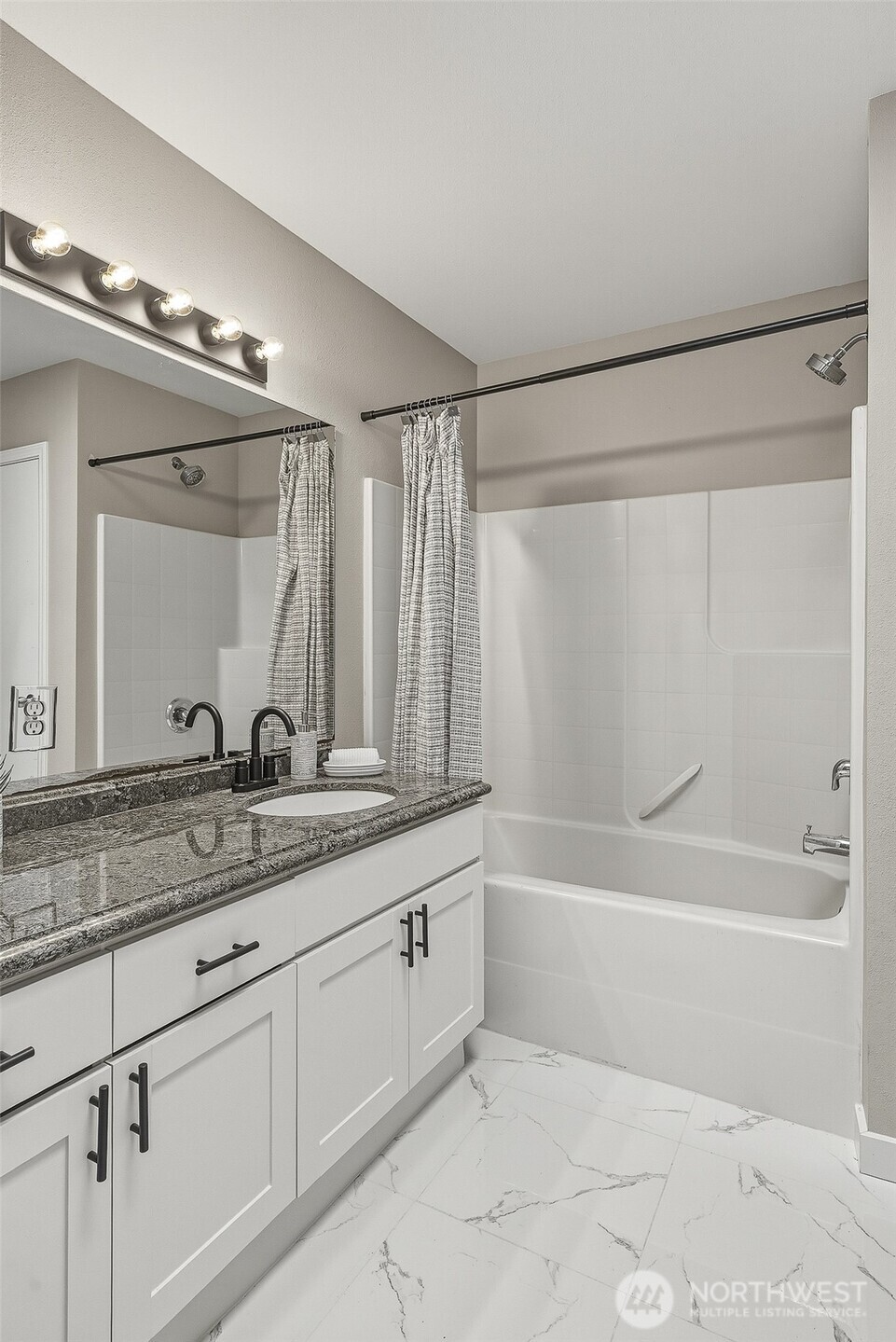 134 5th Avenue SE, Pacific, WA 98047