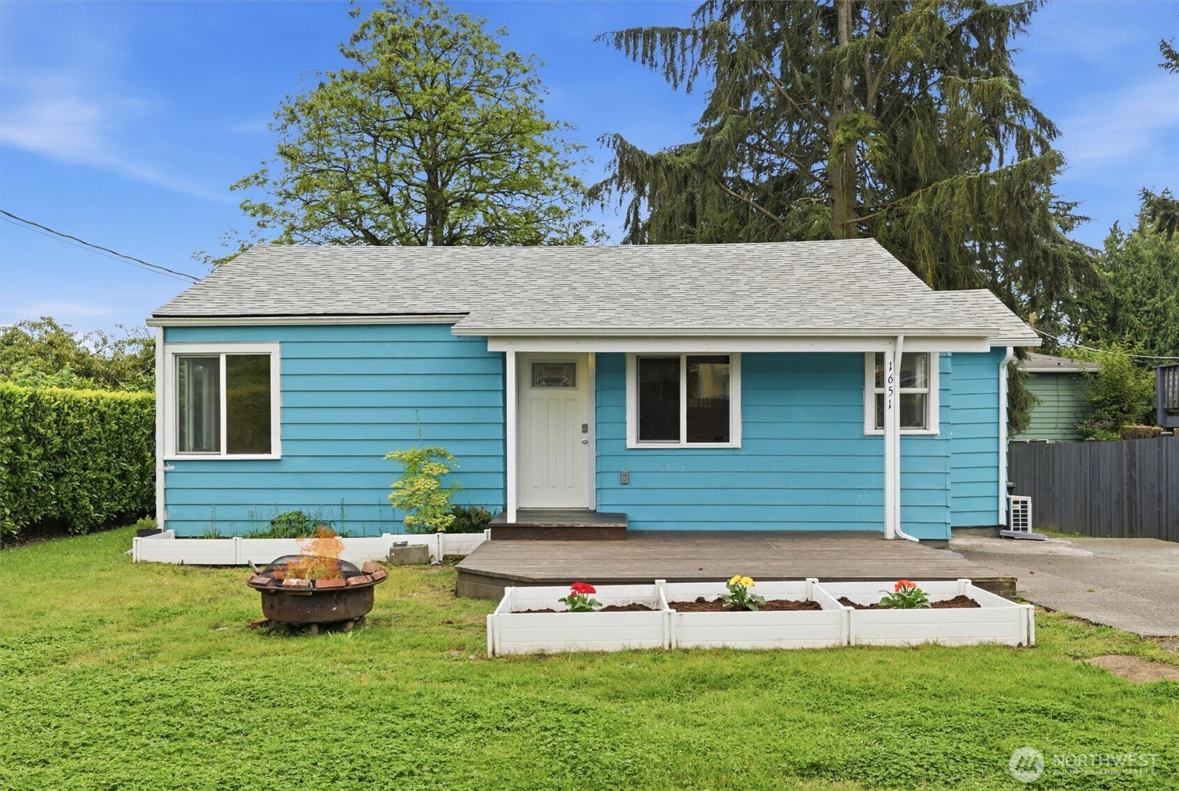 1651 SW 114th Street , Seattle, WA 98146