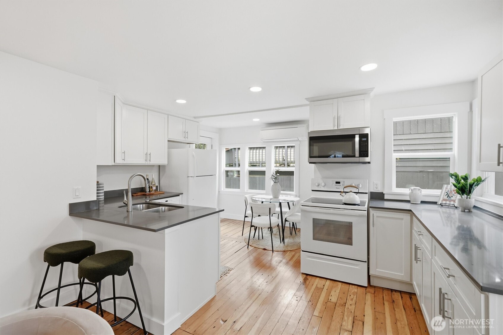 1651 SW 114th Street , Seattle, WA 98146