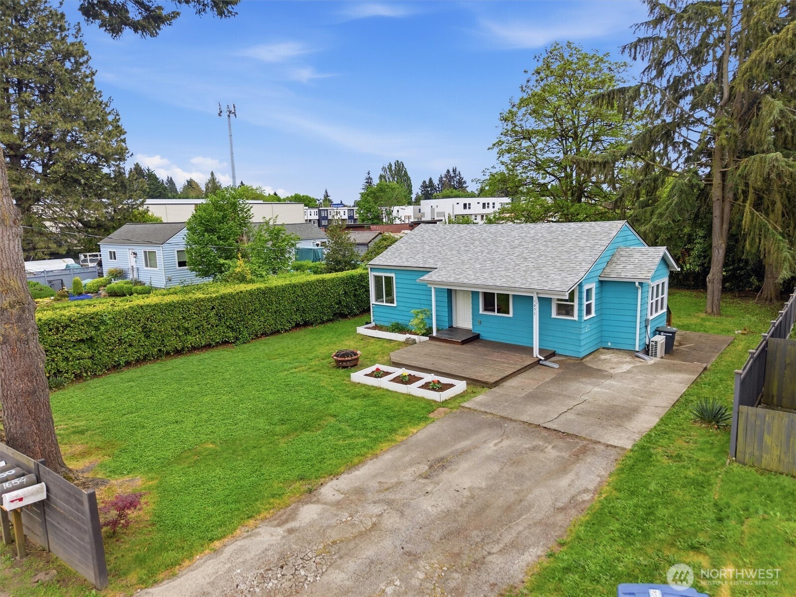 1651 SW 114th Street , Seattle, WA 98146