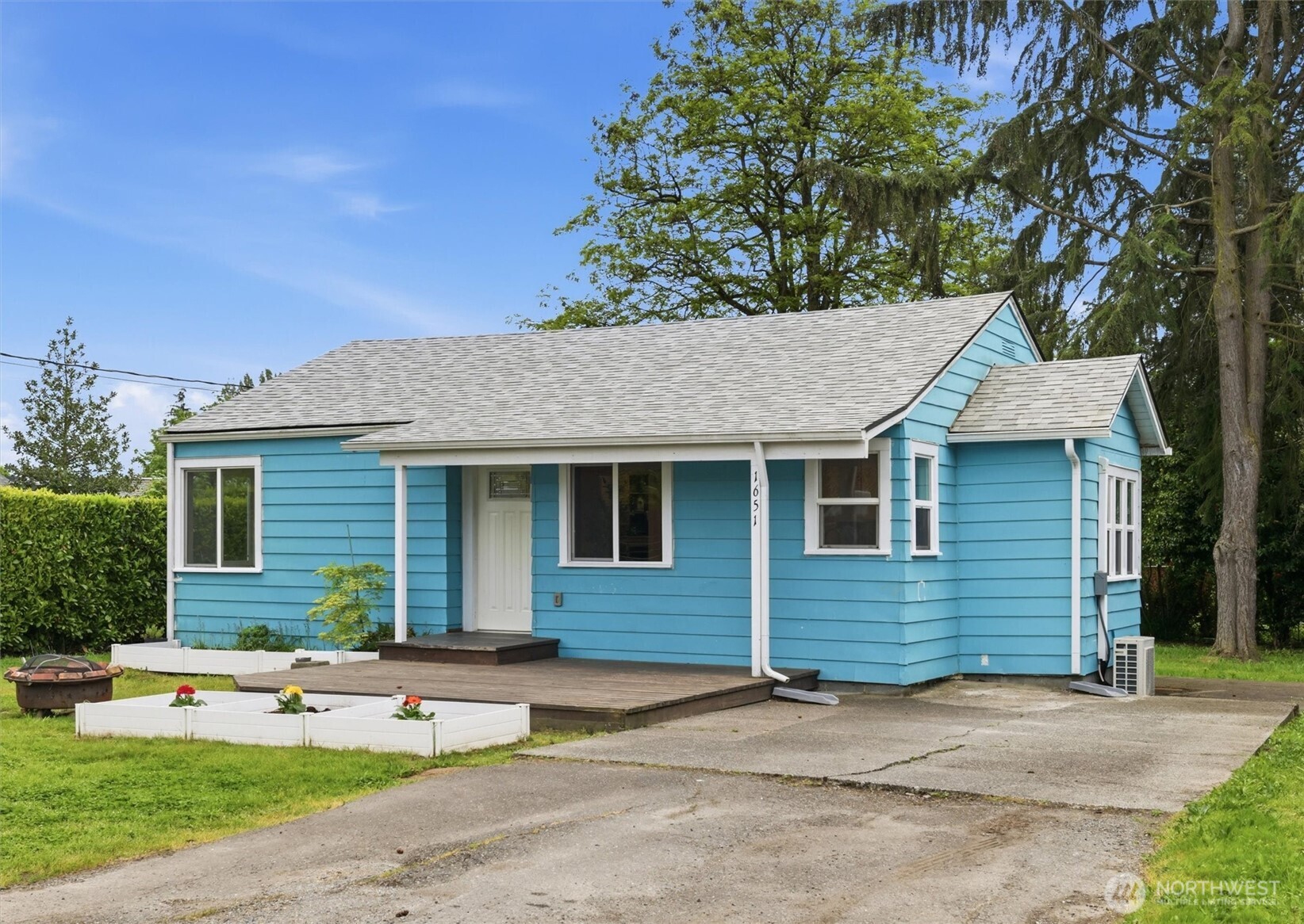 1651 SW 114th Street , Seattle, WA 98146
