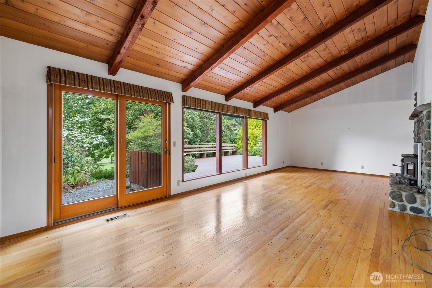 12915 412th St E , Eatonville, WA 98328