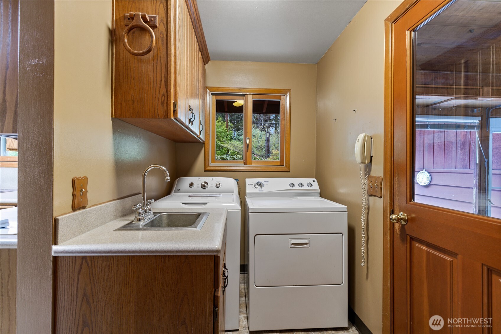 12915 412th St E , Eatonville, WA 98328